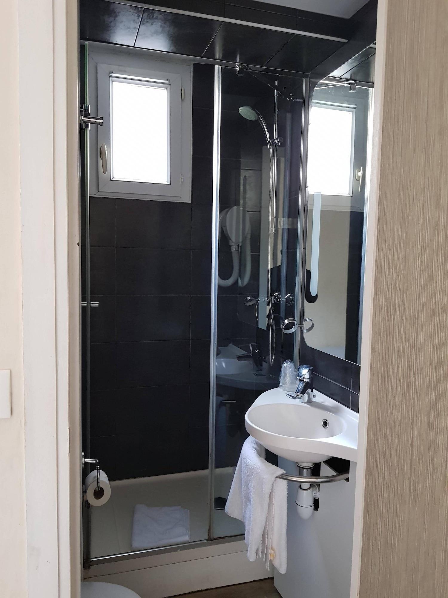 Hotel D'Anjou Levallois-Perret Bagian luar foto