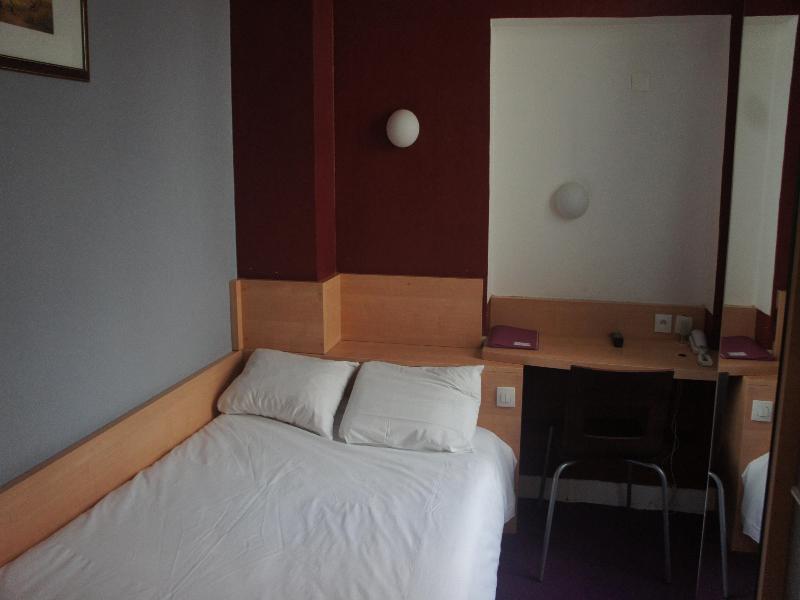 Hotel D'Anjou Levallois-Perret Bagian luar foto