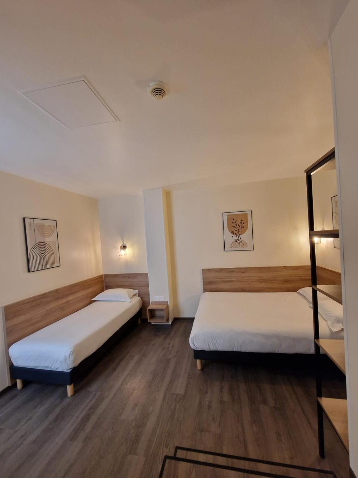 Hotel D'Anjou Levallois-Perret Bagian luar foto