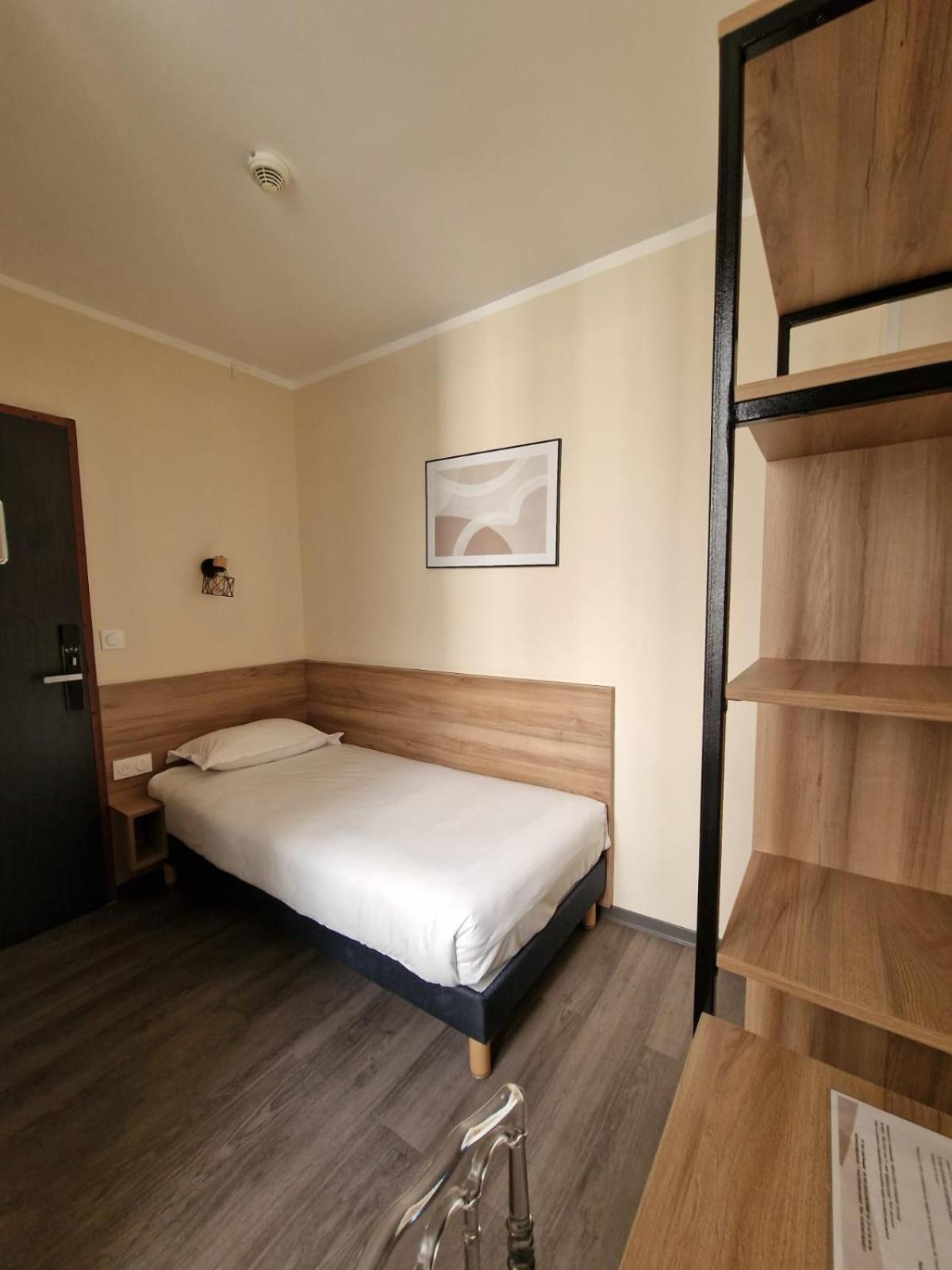 Hotel D'Anjou Levallois-Perret Bagian luar foto