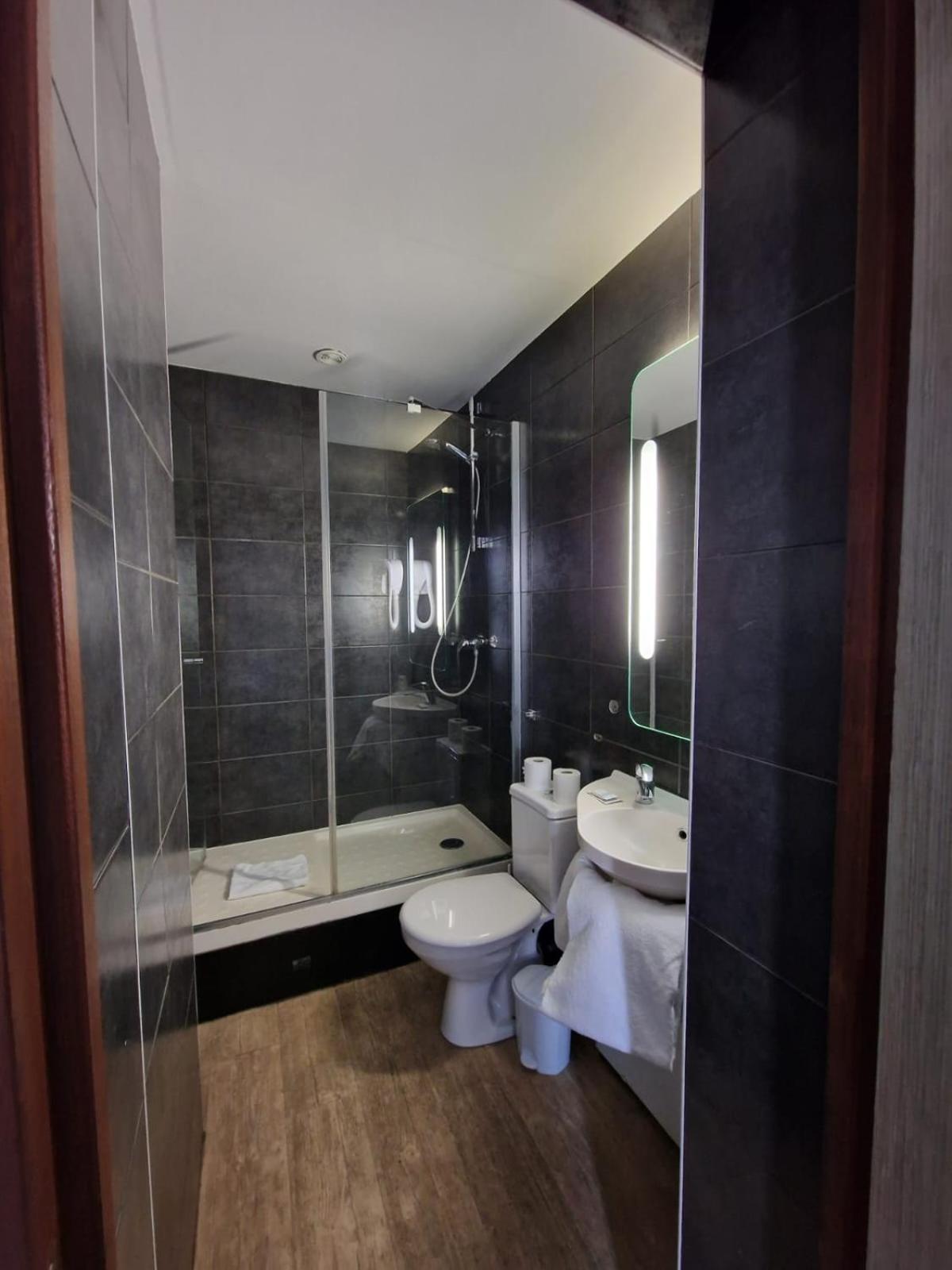 Hotel D'Anjou Levallois-Perret Bagian luar foto
