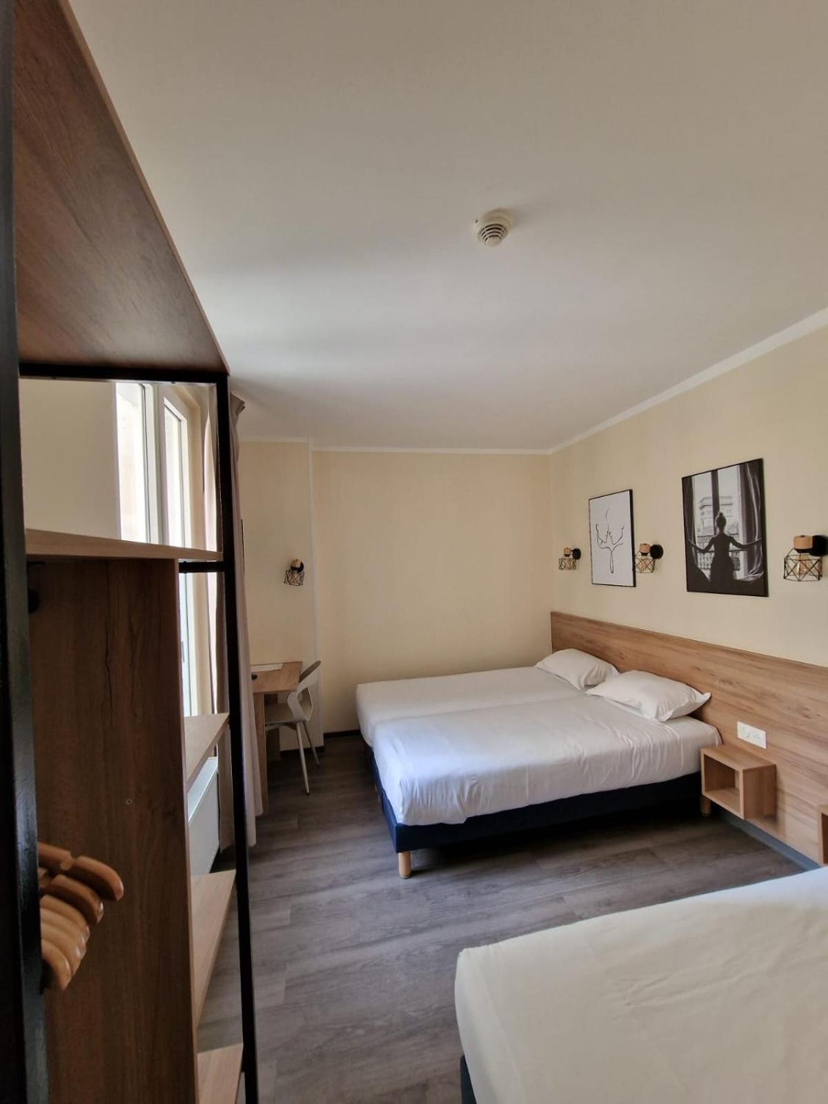 Hotel D'Anjou Levallois-Perret Bagian luar foto