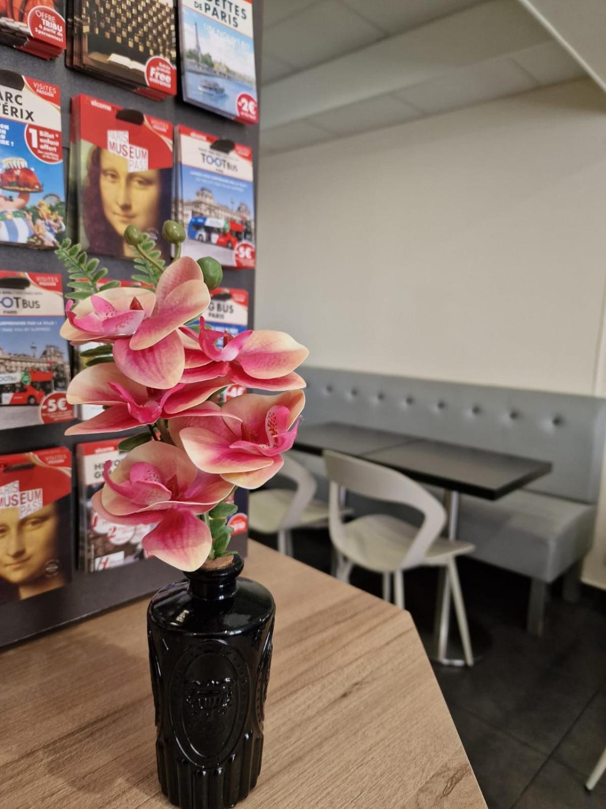 Hotel D'Anjou Levallois-Perret Bagian luar foto