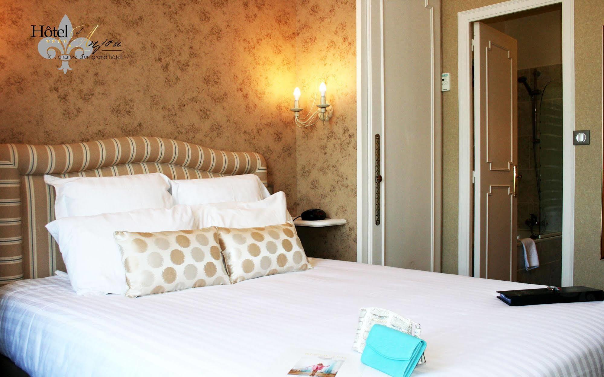 Hotel D'Anjou Levallois-Perret Bagian luar foto